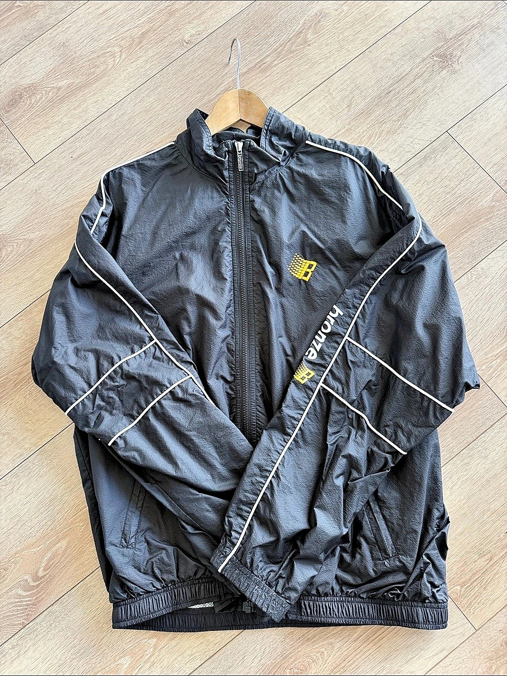 bronze 56k Black Windbreaker 2017 *RARE* 
Size XL Like New